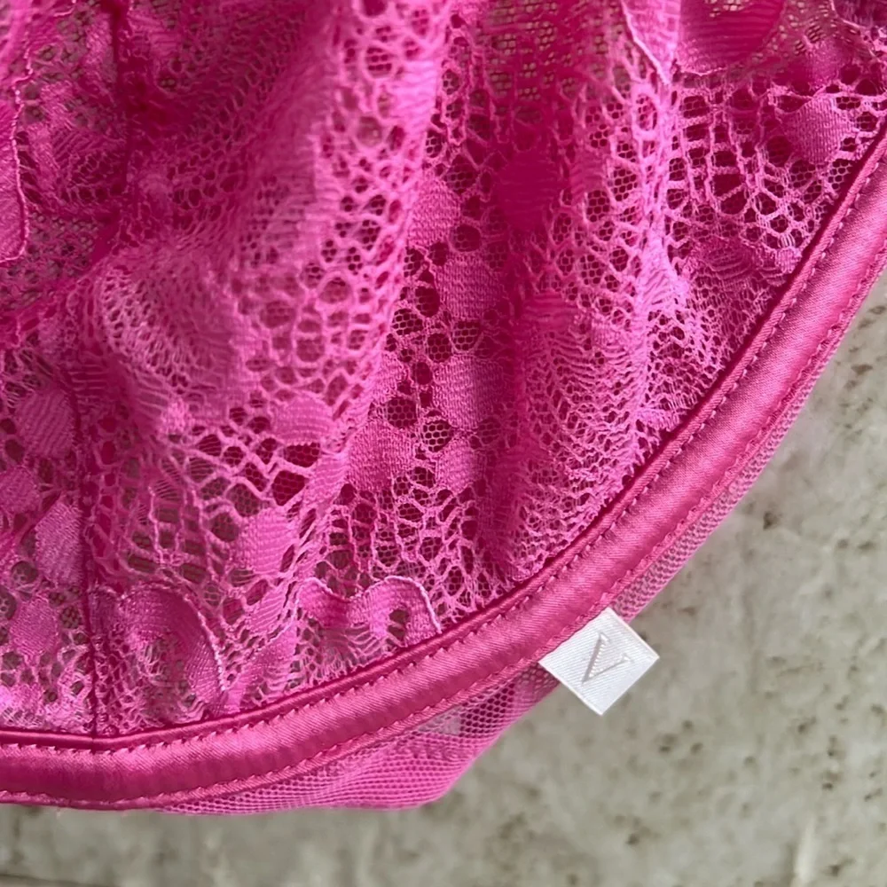 Victoria’s Secret UnLined Demi Double Lacey Bra size 32DDD NWOT